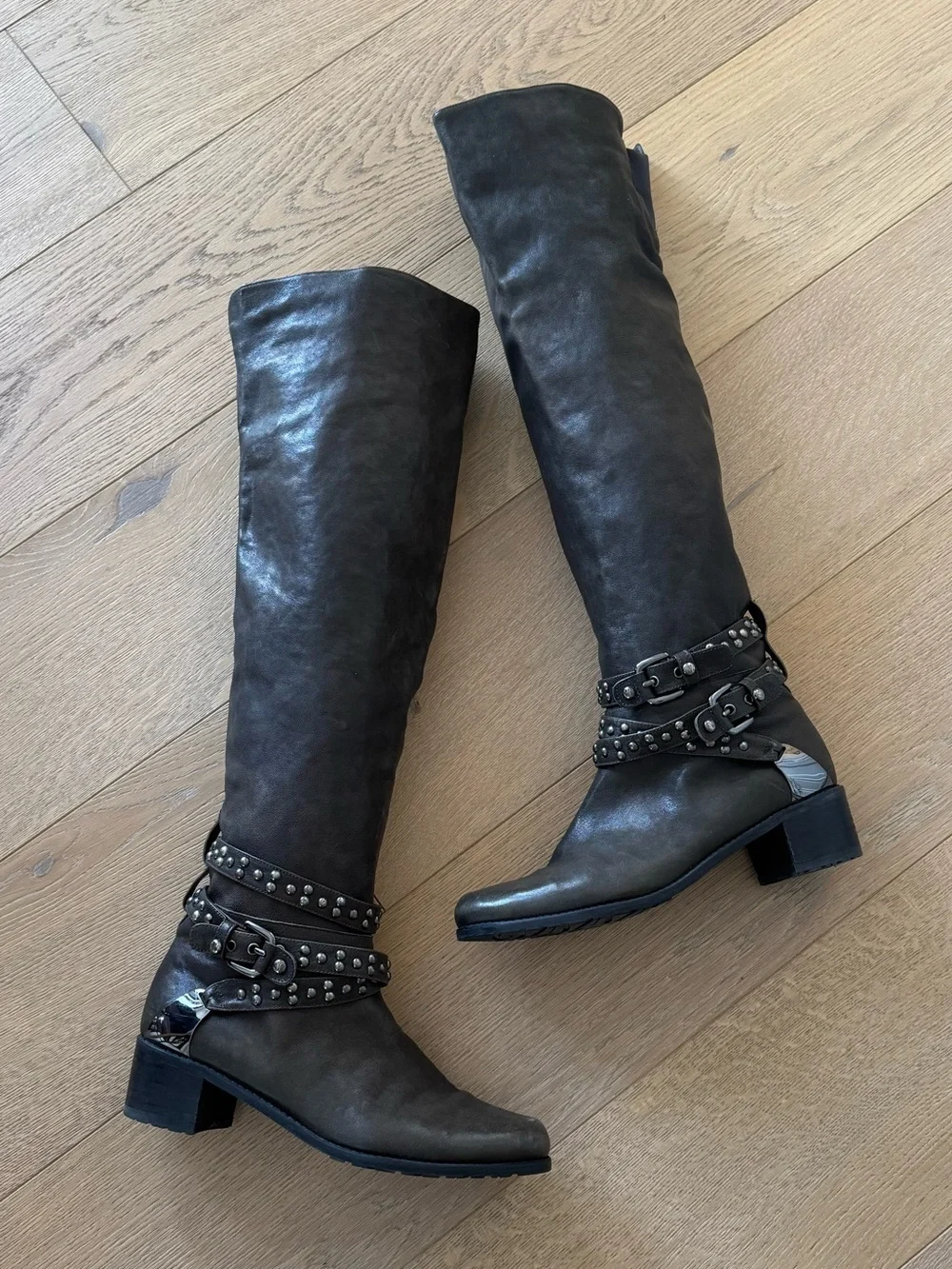 STUART WEITZMAN Yeeha Knee High Boot Leather Studded Accents Boots Size 7.5